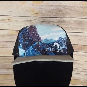 CIRQUE SnapBack (Like New)